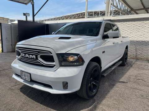 Ram 2500 SLT 4x4 HEMI SPORT V8 5.7L  2018